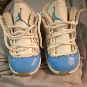 Jordan Kids Sneakers in Blue and White